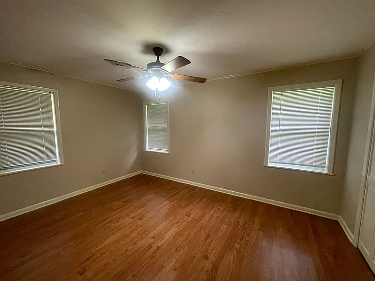 315 E Southfield Rd — Photo 10