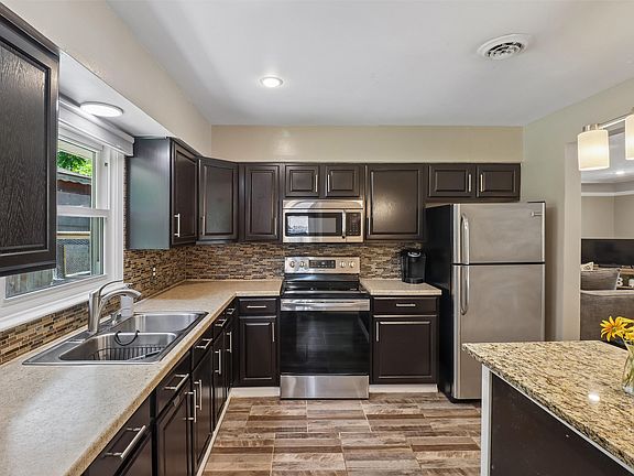 3rd image of 431 E Pleasant View Dr
