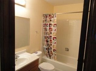 77 Brookside Dr, Glendale Heights, IL 60139