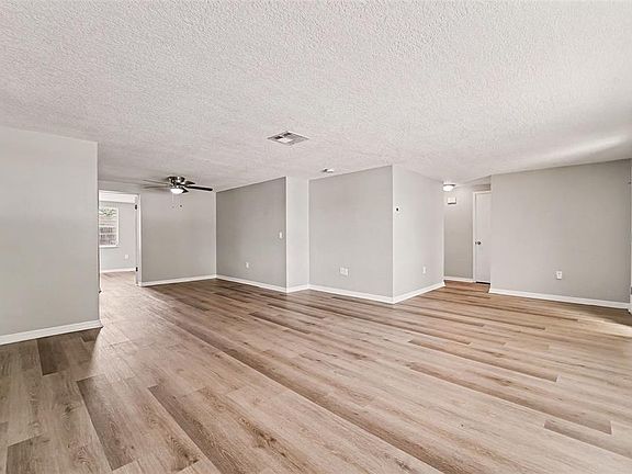4th image of 10815 Leeds Rd
