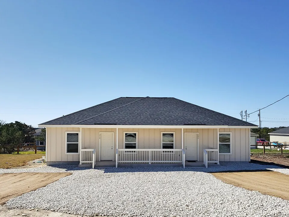 210 Crestview Ln