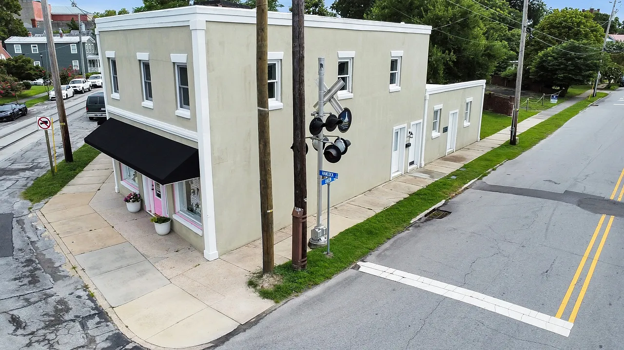 2 bed, 800 sqft, $1,500 — Photo 2