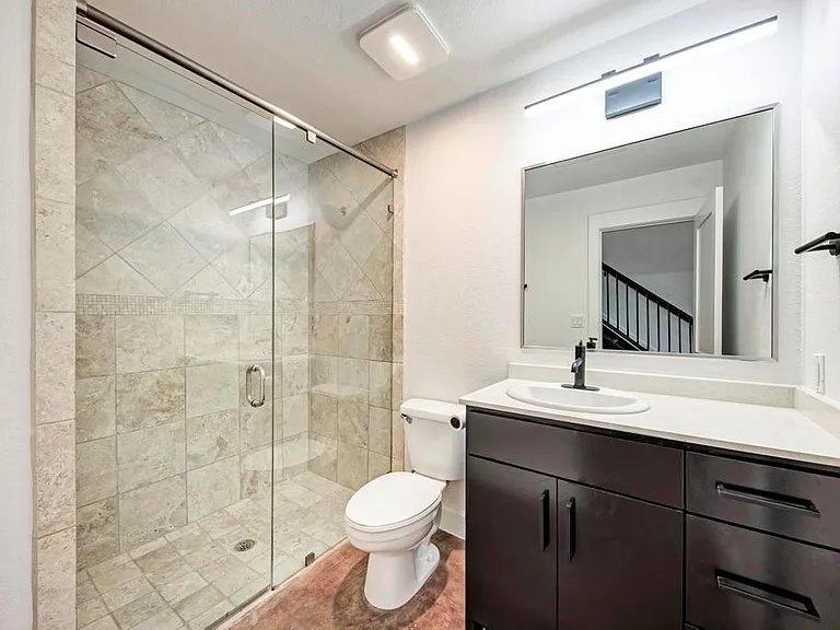 807 E 14th St #305 — Photo 7