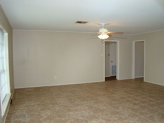 4th image of 1050 Lockwood Dr