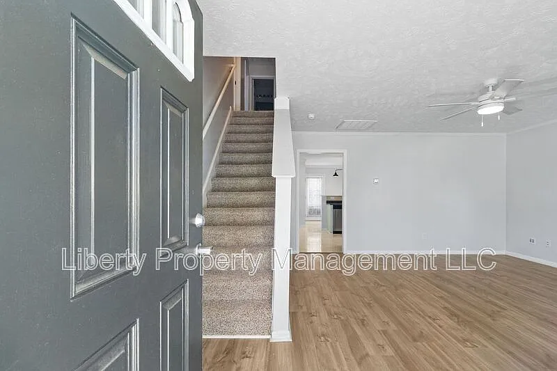 3 bed, 2.5 bath, $1,700 — Photo 3