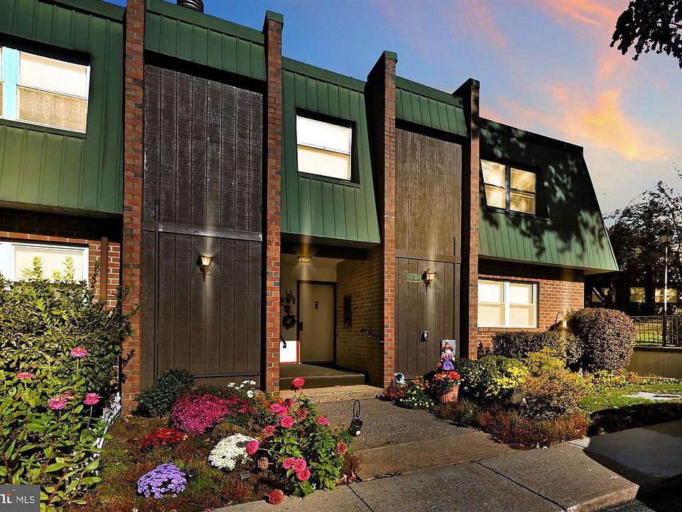 1st image of 404 Meadowview Ln #404