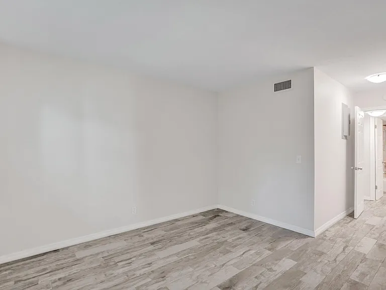 115 SW 1st Ave #1 — Photo 16