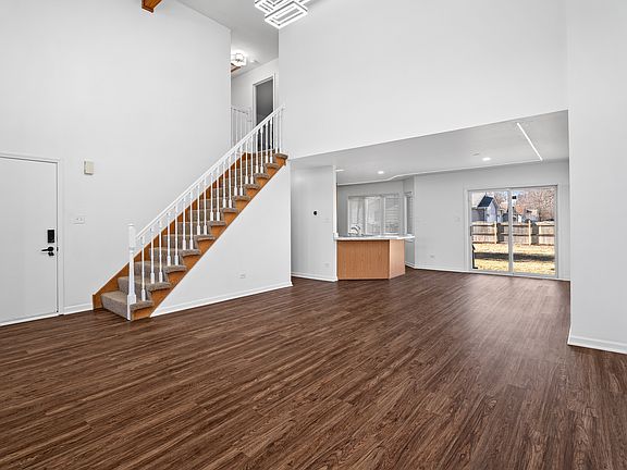 4th image of 262 Lakeview Ct