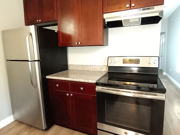 5th image of 2613 Banks St