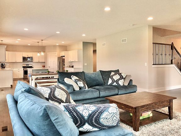 5th image of 567 W Park Ct