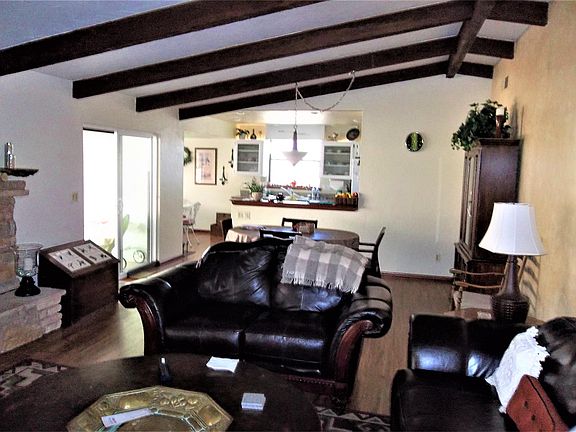 5th image of 1070 Canary Dr