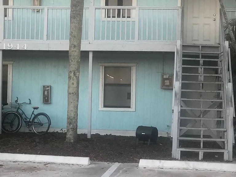 1944 Sunset Pl — Photo 12