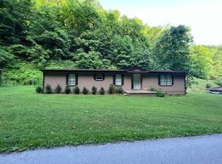 1128 Dry Tripe Rd, Grundy, VA 24614