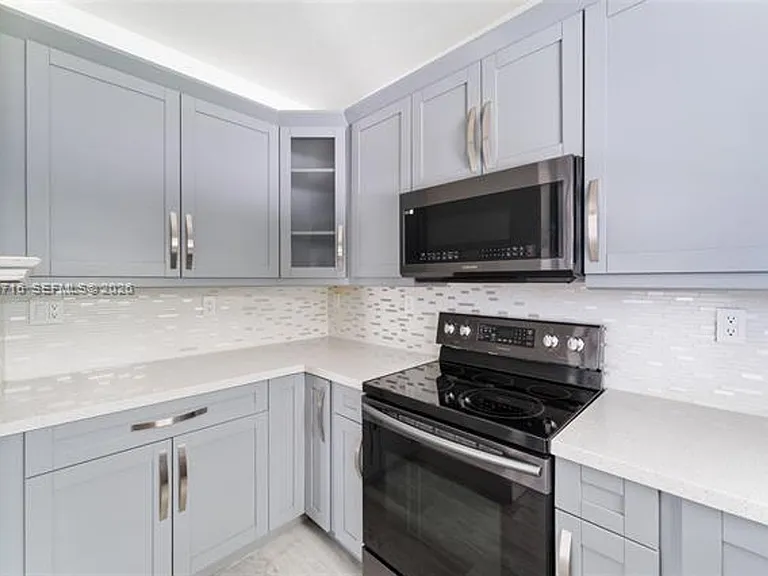 379 NE 31st Ave — Photo 10
