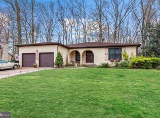 3 Greentree Dr, Burlington, NJ 08016