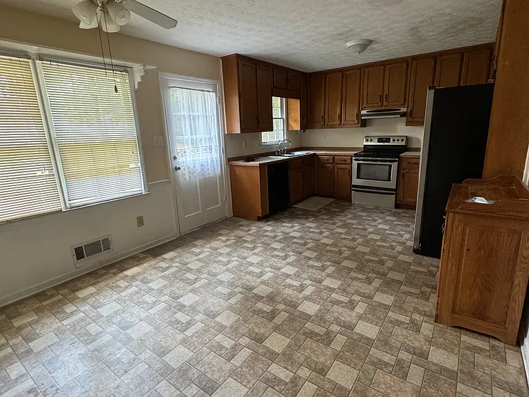 3186 Bruckner Blvd — Photo 5