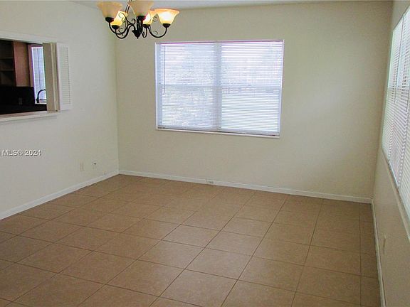 3rd image of 229 Newport Ct #O-1