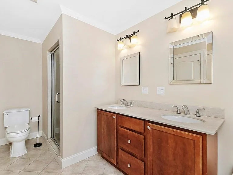 68 Waverley Ave #2 — Photo 19