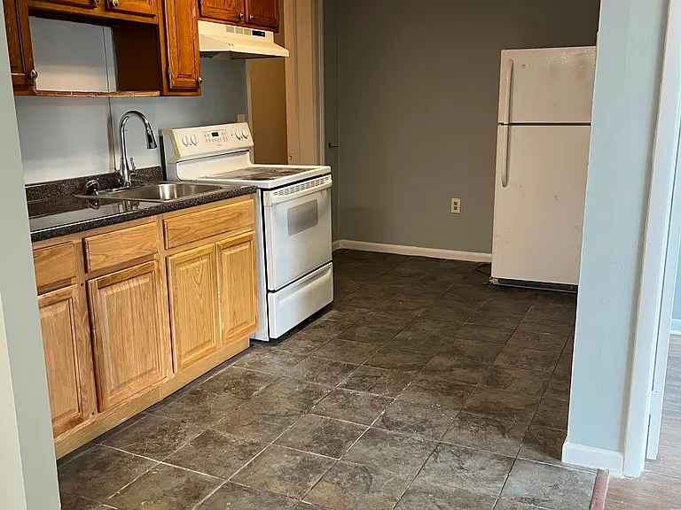 582 S Main St #2 — Photo 11