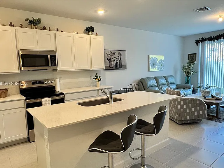401 SE Crossoak Ln #401 — Photo 7
