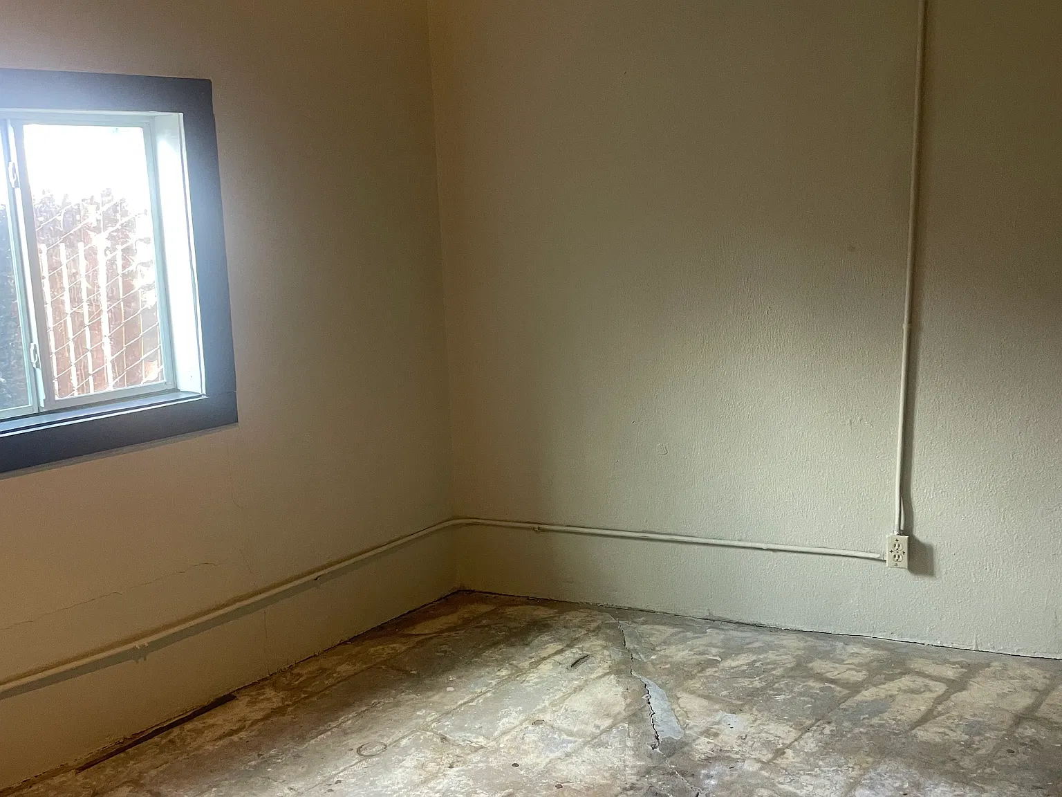 1109 Castroville Rd — Photo 3