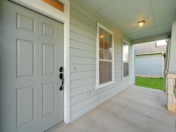 4th image of 122 Holmstrom St