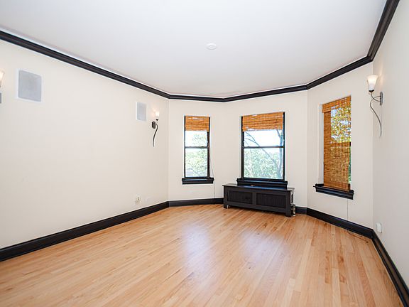 4th image of 846 S Wesley Ave #3