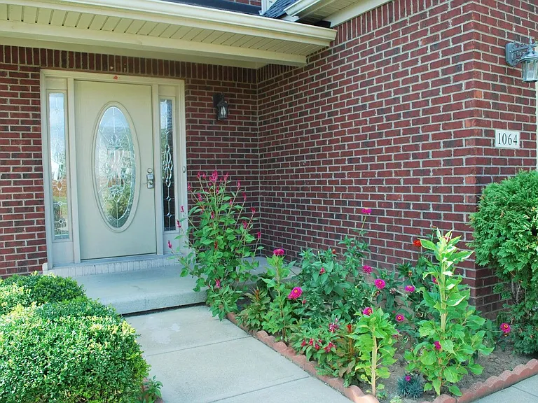 1064 Jouett Creek Dr — Photo 2