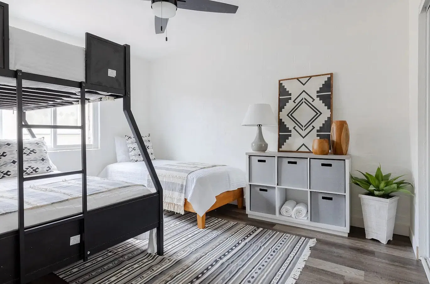 2 bed, 1050 sqft, $1,900 — Photo 3