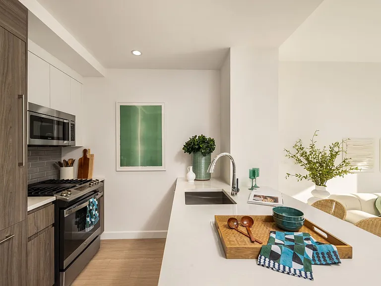 550 10th Ave #3110 — Photo 3