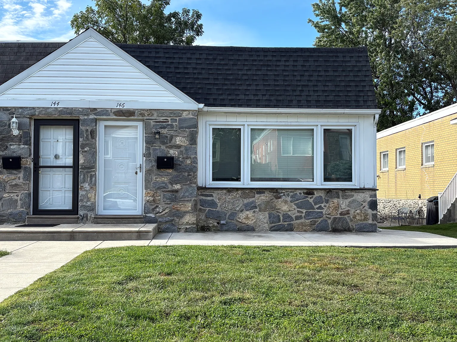 3 bed, 2.5 bath, 1240 sqft, $3,200 — Photo 3