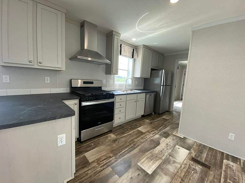 1st image of 204 Monterey Dr