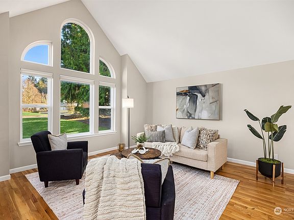 3rd image of 19383 23rd Avenue NE