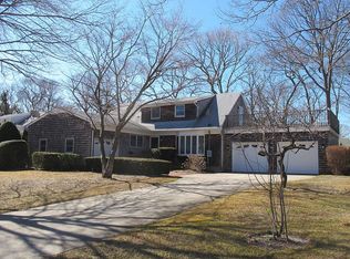 90 Bieselin Rd, Bellport, NY 11713