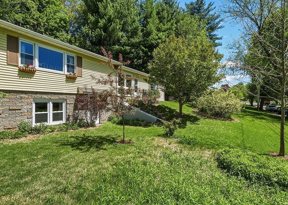 1st image of 16 Saybrook Cir