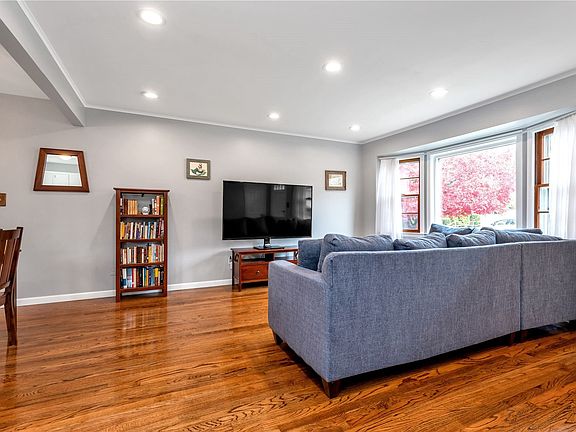3rd image of 26 Sinclair Dr