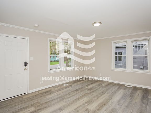 1193024_003_wm_-_living_room_13230756.jpg