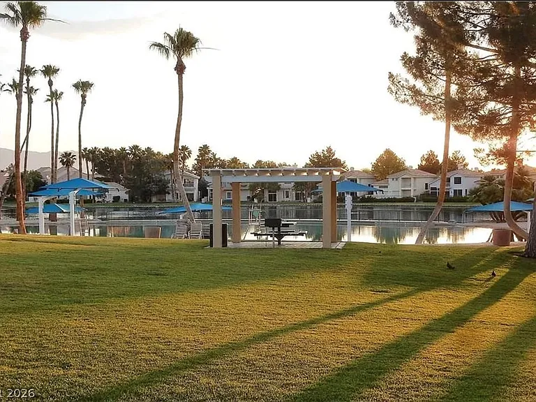 8428 Oyster Dr — Photo 33