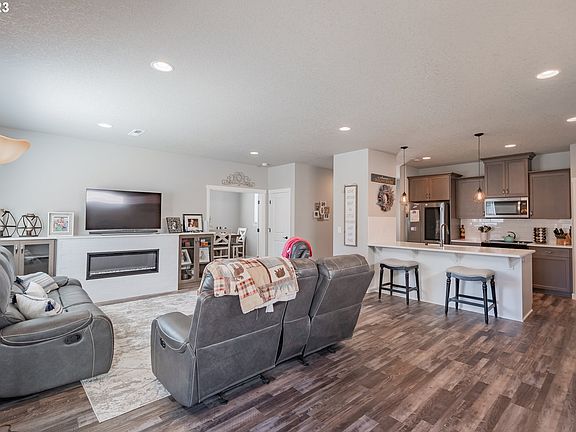 5th image of 5314 NE 43rd Cir