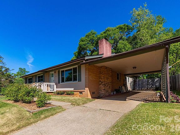 2nd image of 40 Wagon Rd