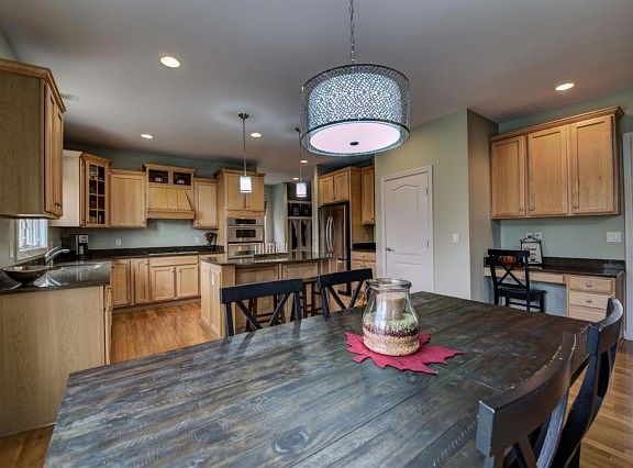 5th image of 14841 Cool Springs Blvd