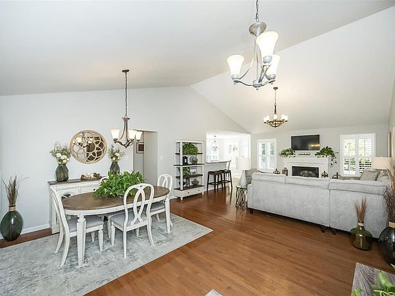 4th image of 2127 Dartmouth Gate Ct
