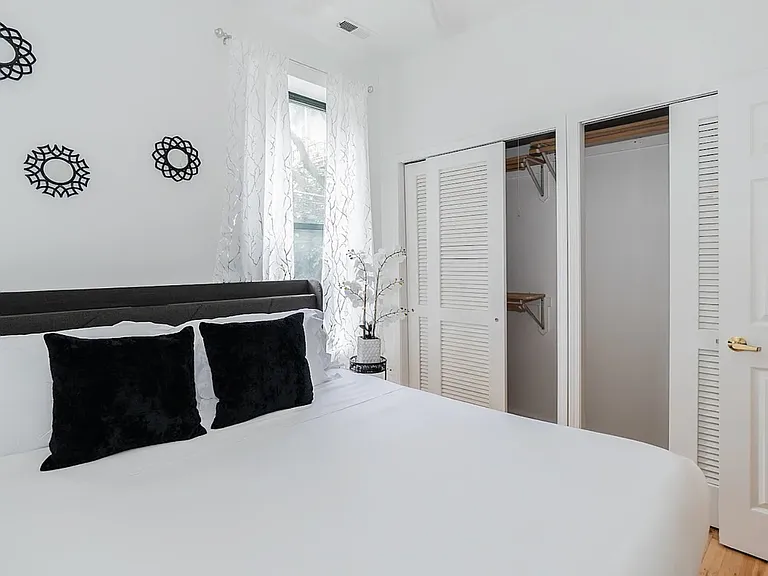 2544 N Burling St #1R — Photo 5
