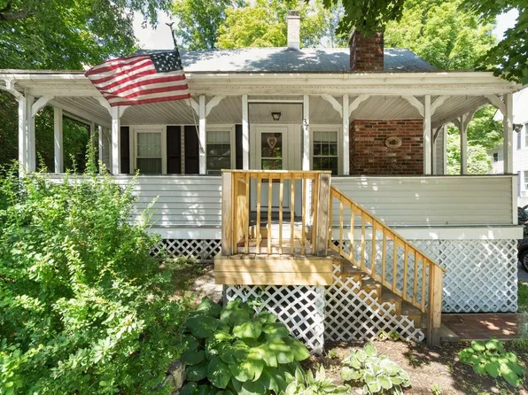 37 Elm Street, Wolfeboro, NH 03894