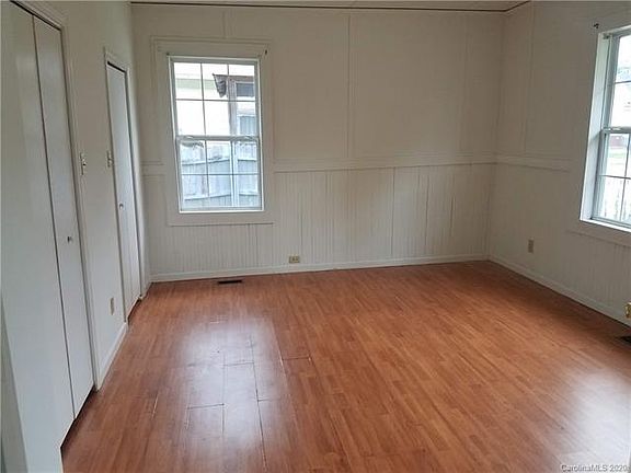 5th image of 1117 W 4th Ave