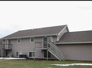 1002 Hartzheim Dr, Little Chute, WI 54140