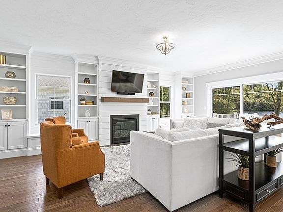 4th image of 9 Granville Ln #9