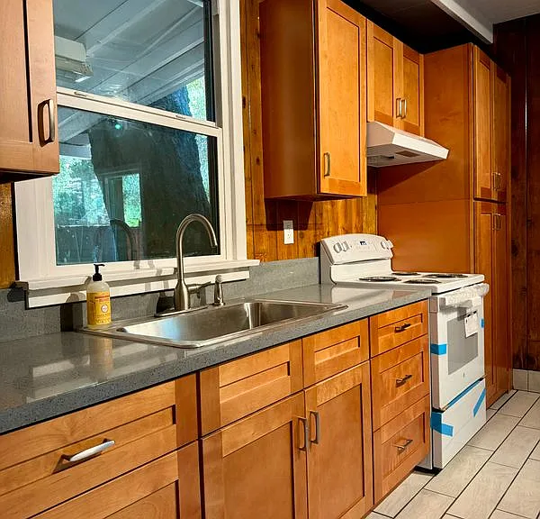 1619 Oak Dr — Photo 8