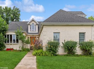 1138 N Carlyle Ct, Arlington Heights, IL 60004
