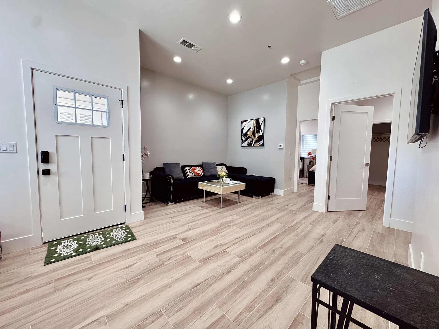 2 bed, 830 sqft, $3,100 — Photo 4